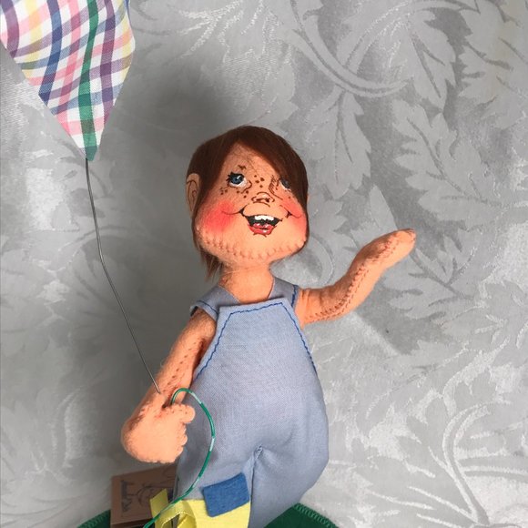 Kid with a Kite - Picture 2 of 5